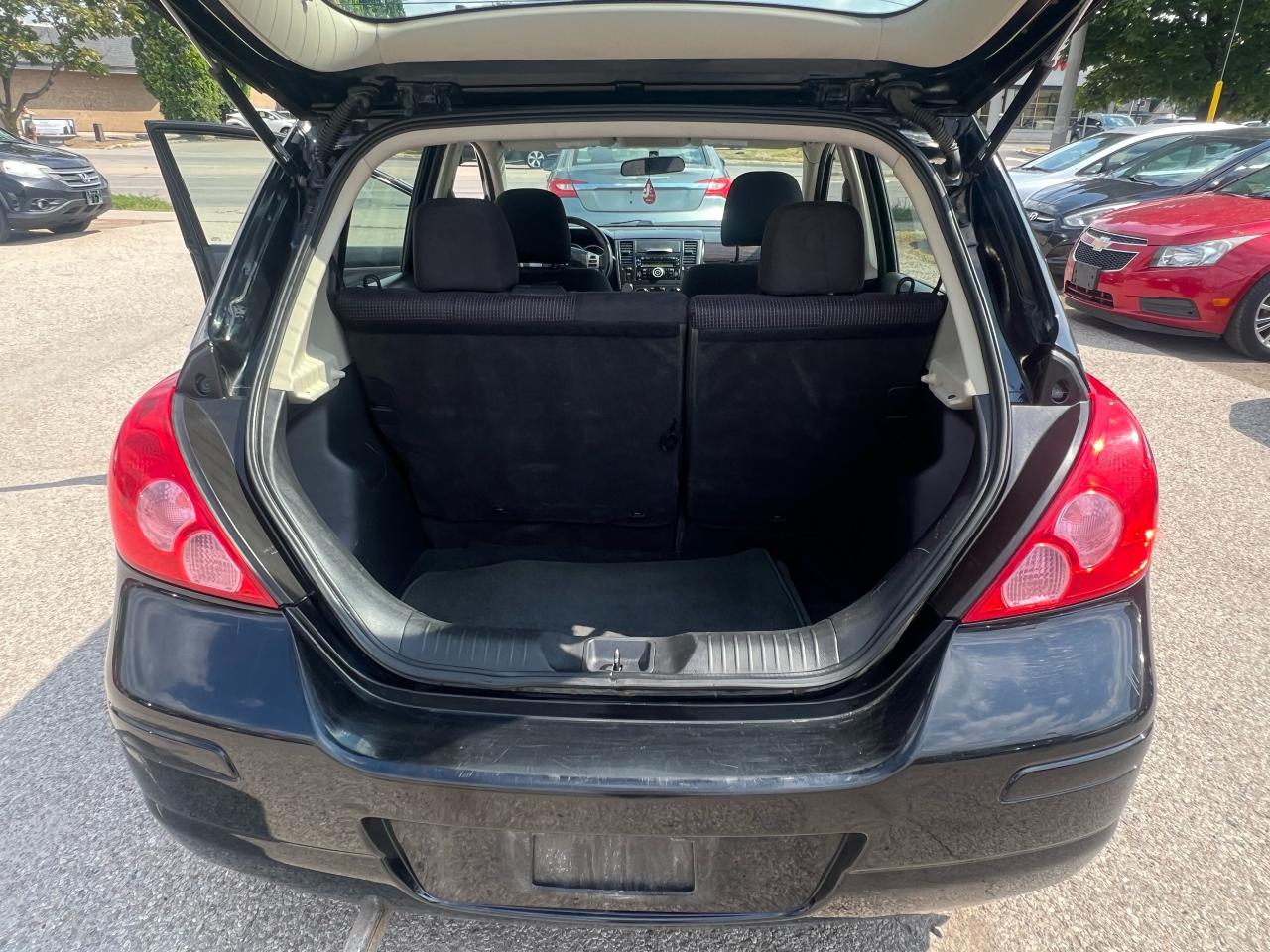 2011 Nissan Versa 5dr HB I4 CVT 1.8 SL - Photo #19