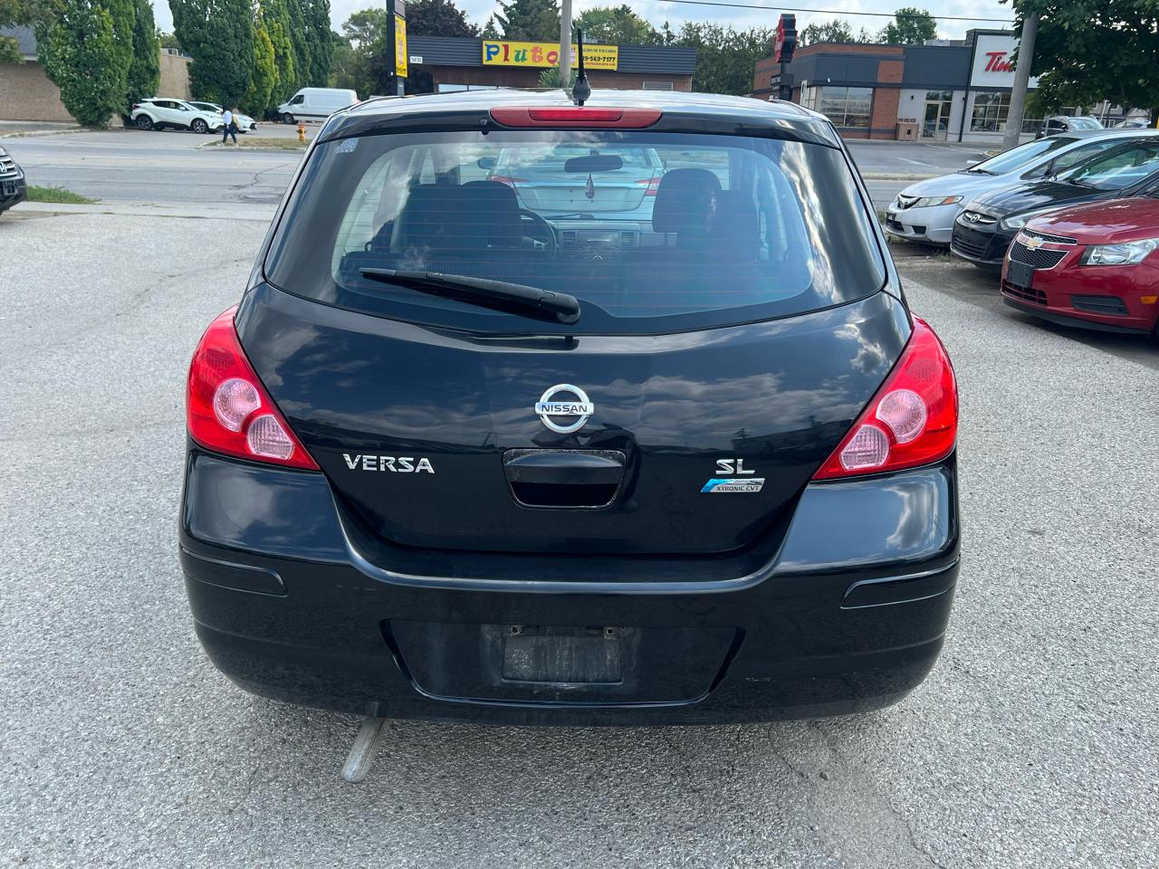 2011 Nissan Versa 5dr HB I4 CVT 1.8 SL - Photo #6