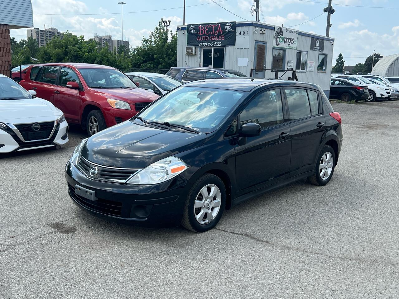 2011 Nissan Versa 5dr HB I4 CVT 1.8 SL - Photo #2