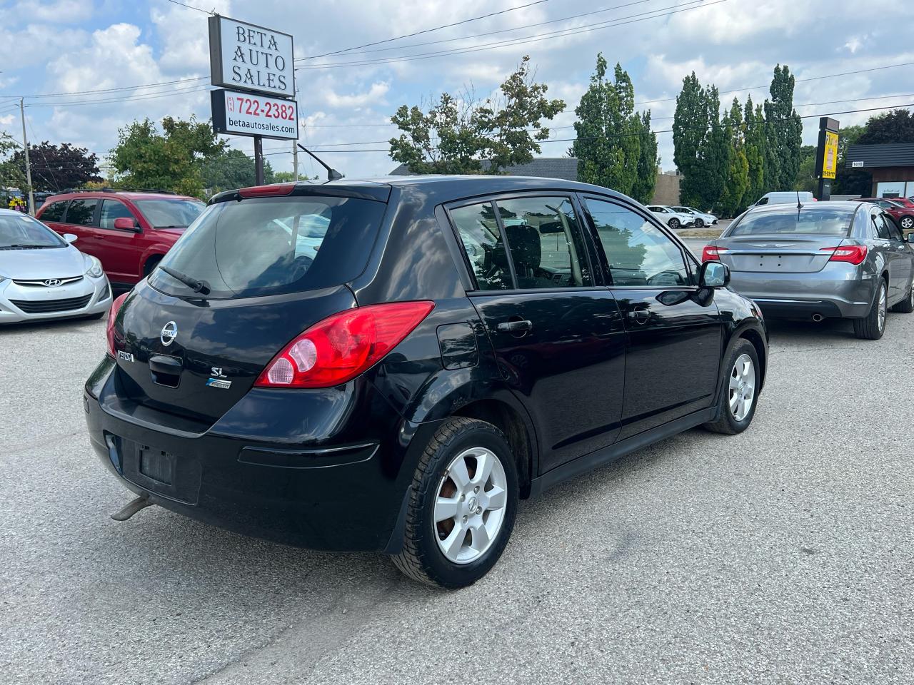 2011 Nissan Versa 5dr HB I4 CVT 1.8 SL - Photo #7