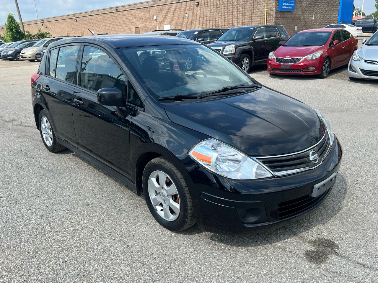 2011 Nissan Versa 5dr HB I4 CVT 1.8 SL - Photo #9