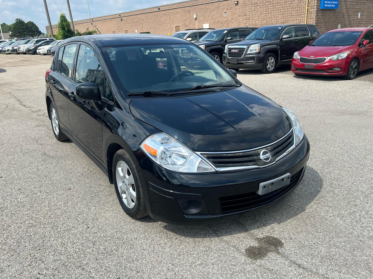 2011 Nissan Versa 5dr HB I4 CVT 1.8 SL - Photo #10