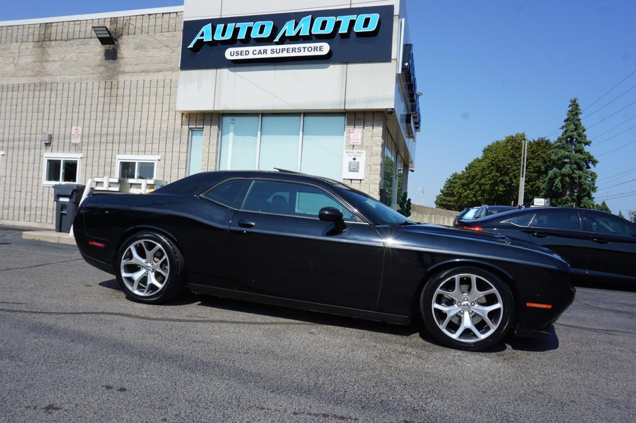 2015 Dodge Challenger SXT PLUS CERTIFIED *ACCIDENT FREE*DODGE MAINTAIN* CAMERA NAV BLUETOOTH LEATHER HEATED SEATS SUNROOF CRUISE ALLOYS