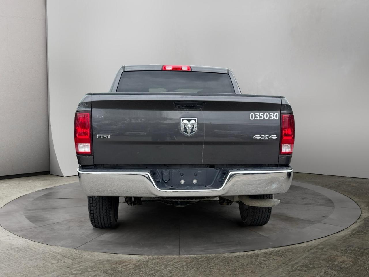 2022 Dodge Ram 1500 SLT Photo2