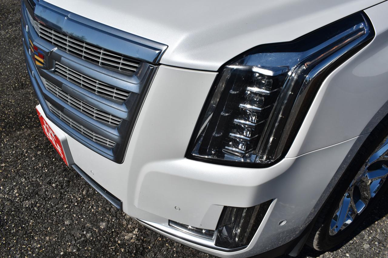 2020 Cadillac Escalade LUXURY - Photo #9