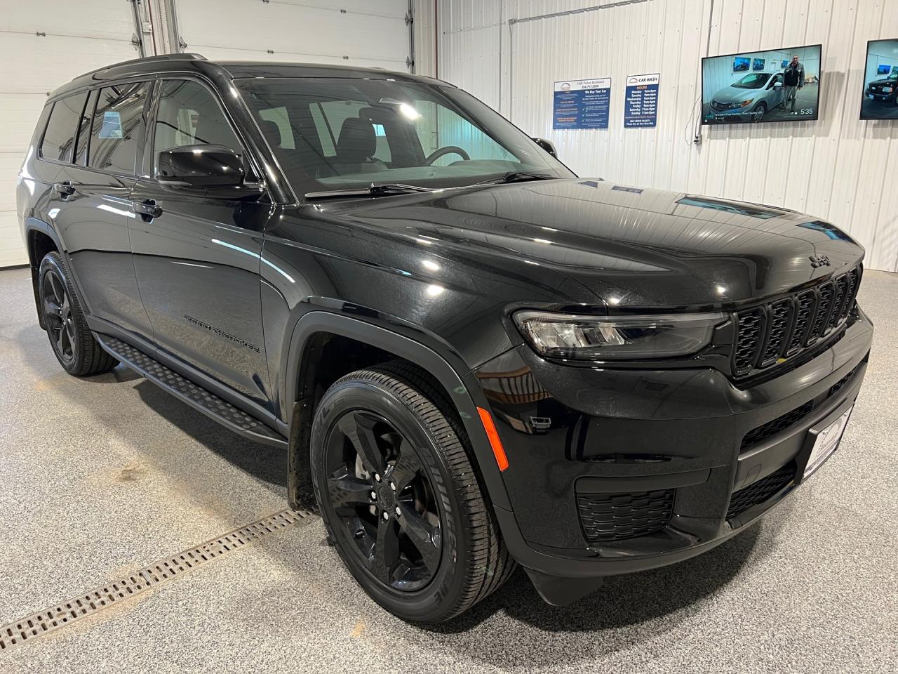 Used 2024 Jeep Grand Cherokee L LAREDO 4WD for sale in Brandon, MB