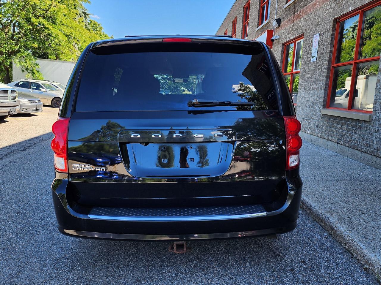 2011 Dodge Grand Caravan RT Photo2