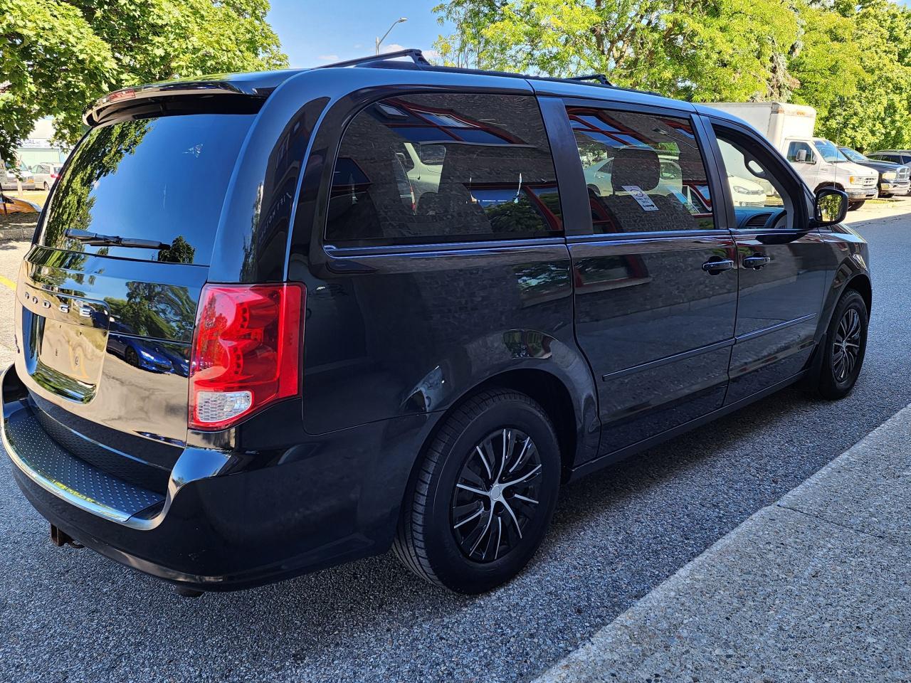 2011 Dodge Grand Caravan RT - Photo #4