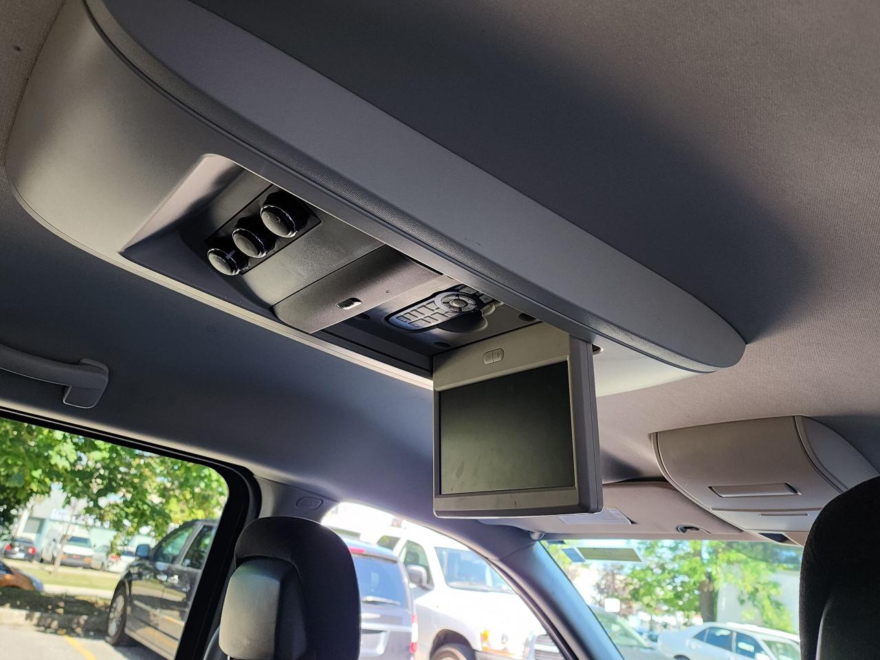 2011 Dodge Grand Caravan RT - Photo #9