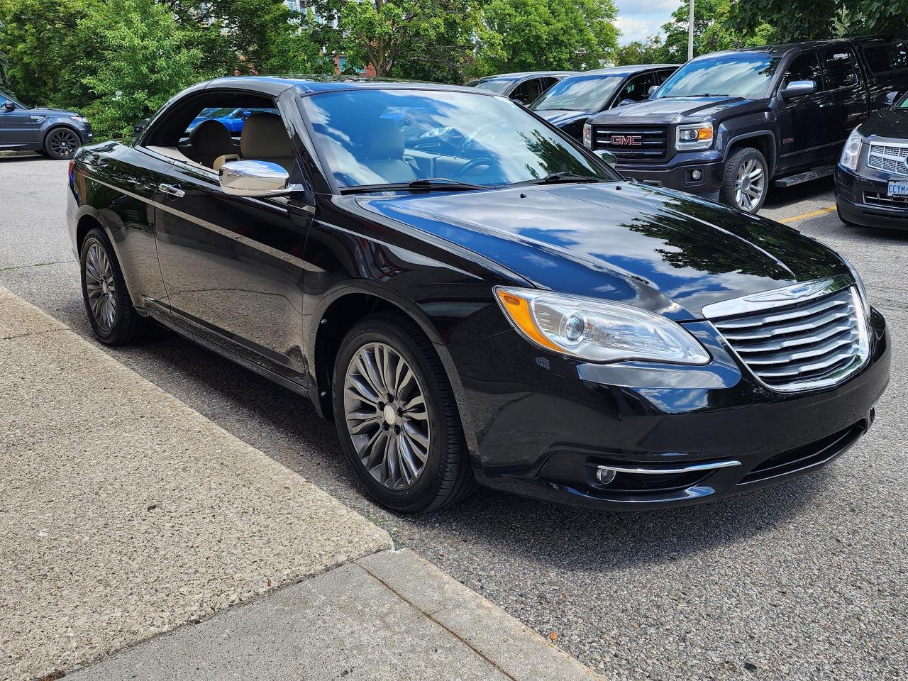 2011 Chrysler 200 Limited Photo4