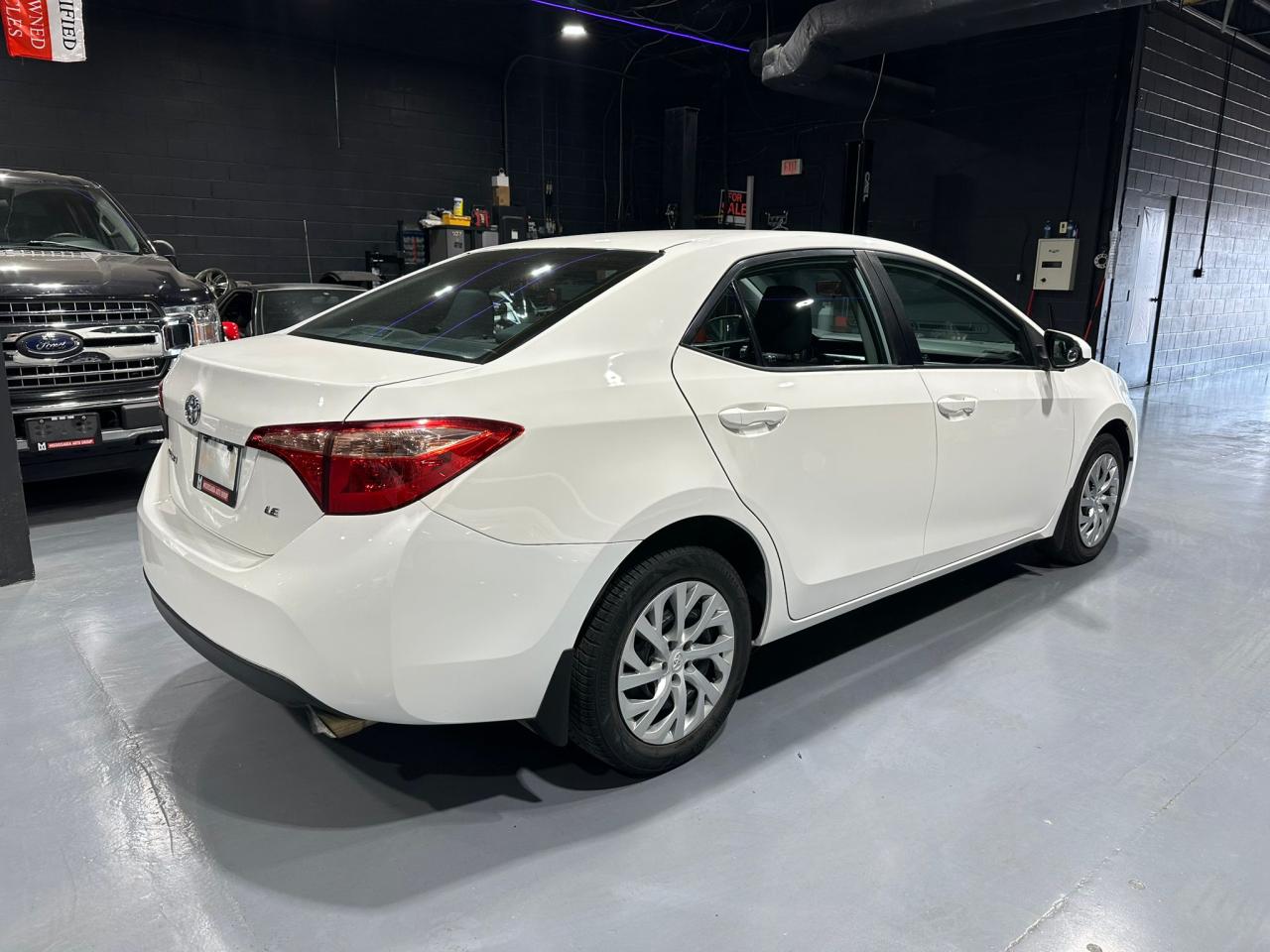 2016 Toyota Corolla CE Photo4