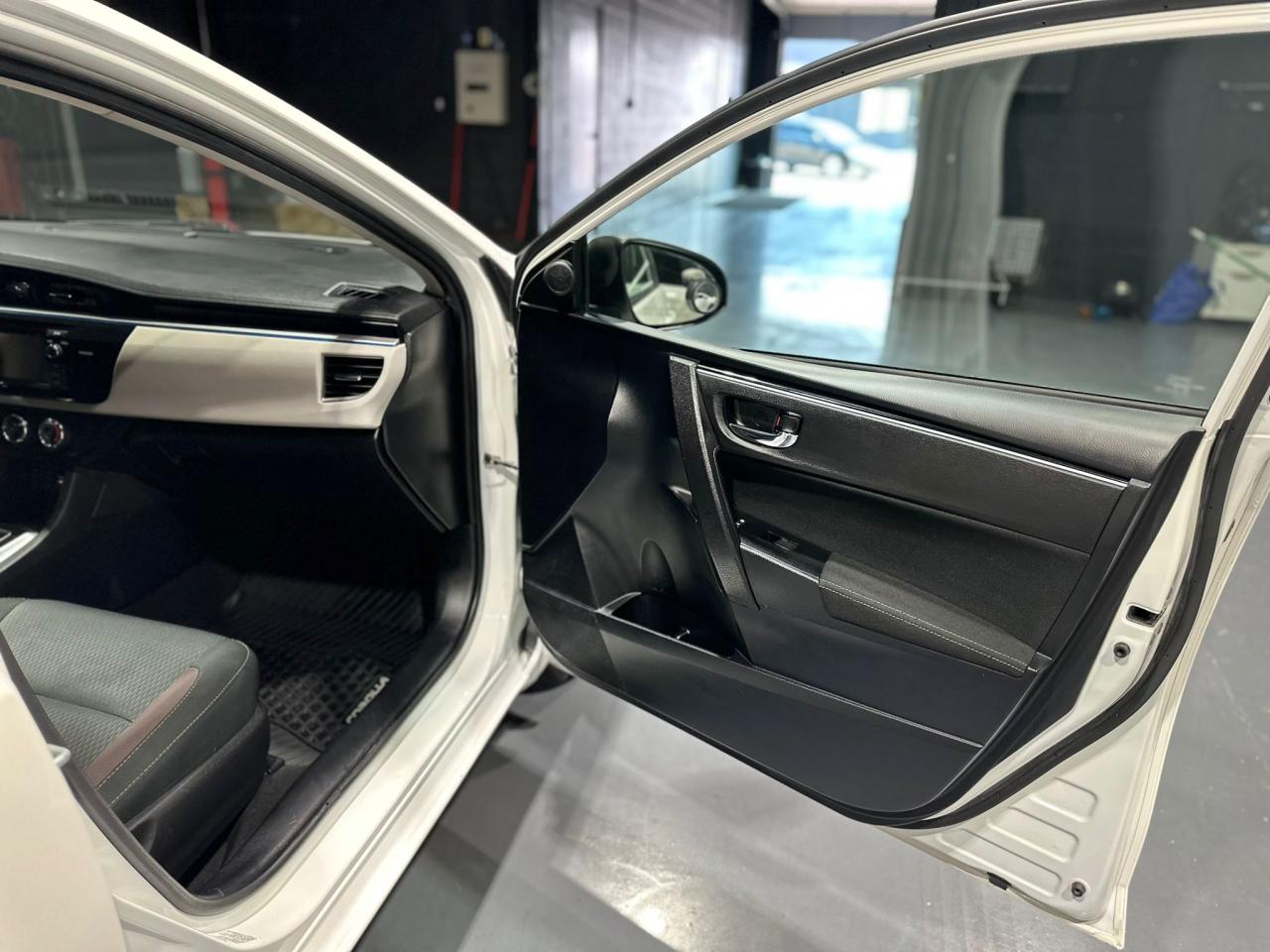 2016 Toyota Corolla CE - Photo #12