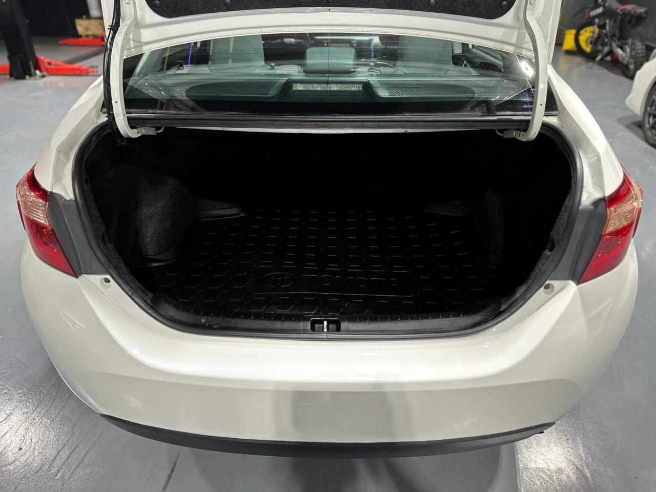 2016 Toyota Corolla CE - Photo #6