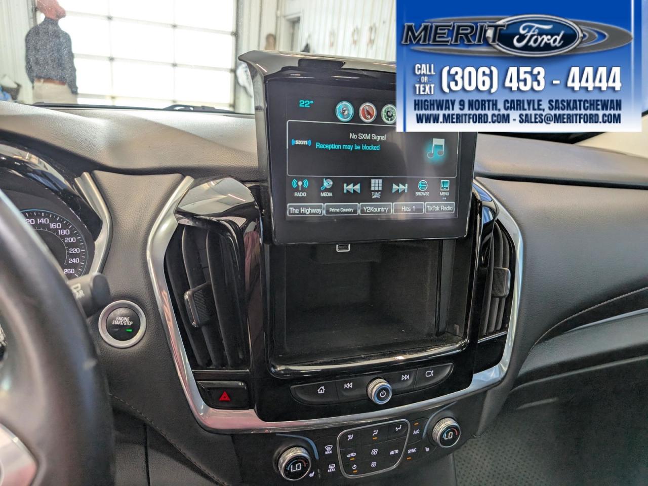 2018 Chevrolet Traverse LT Cloth Pre-Winter Clearance Sale Photo3