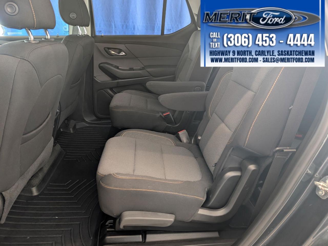 2018 Chevrolet Traverse LT Cloth Pre-Winter Clearance Sale Photo4