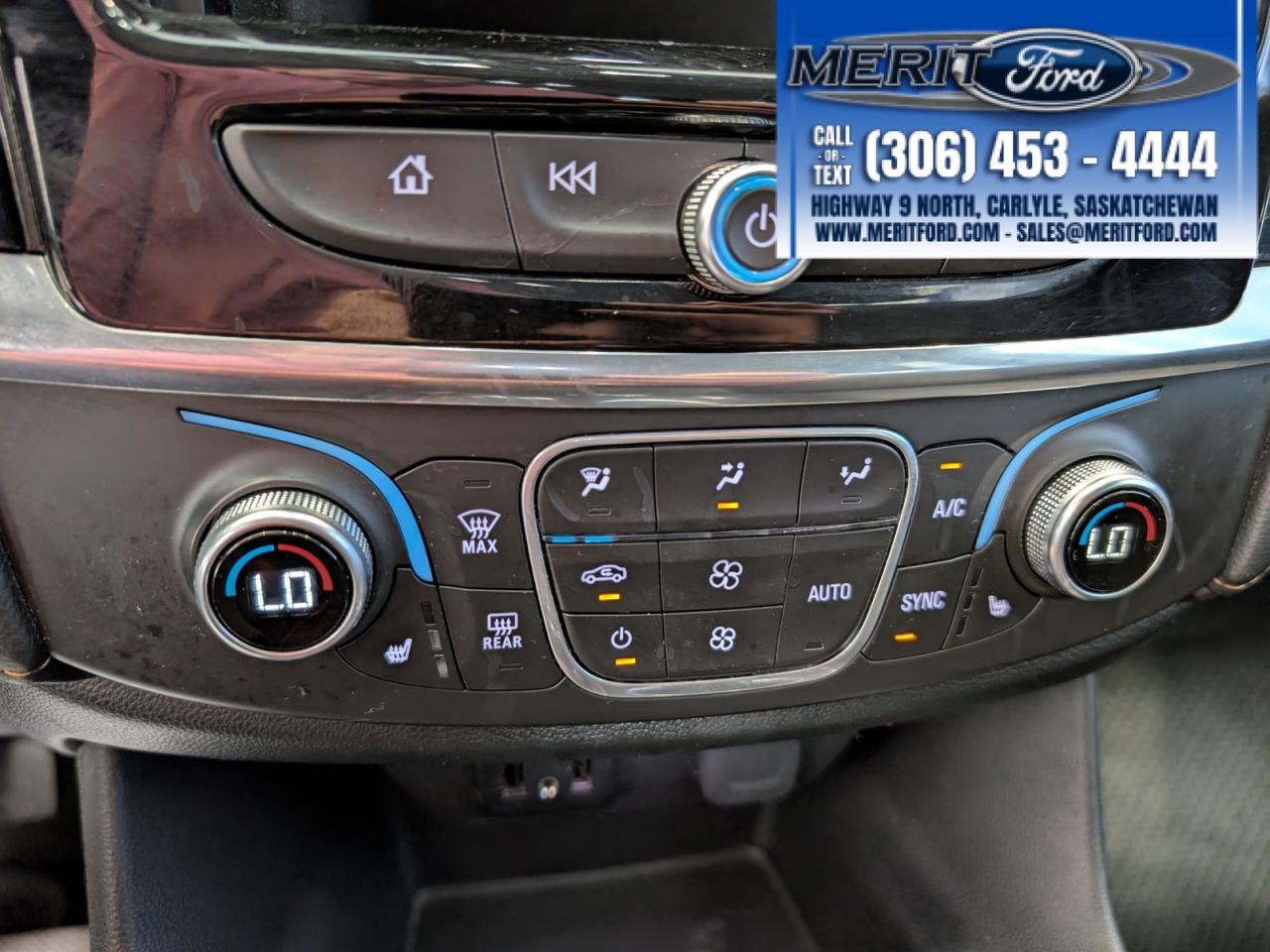 2018 Chevrolet Traverse LT Cloth Pre-Winter Clearance Sale Photo5