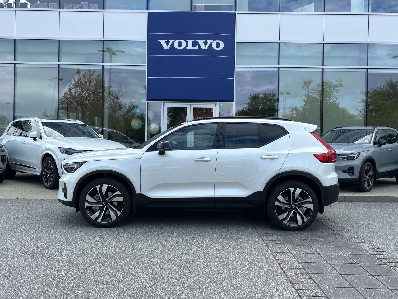 New 2026 Volvo XC40 B5 AWD Plus Dark Theme for sale in Surrey, BC