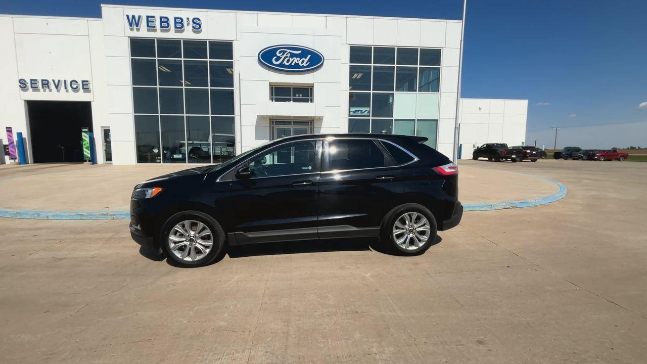 2023 Ford Edge Titanium AWD Photo5