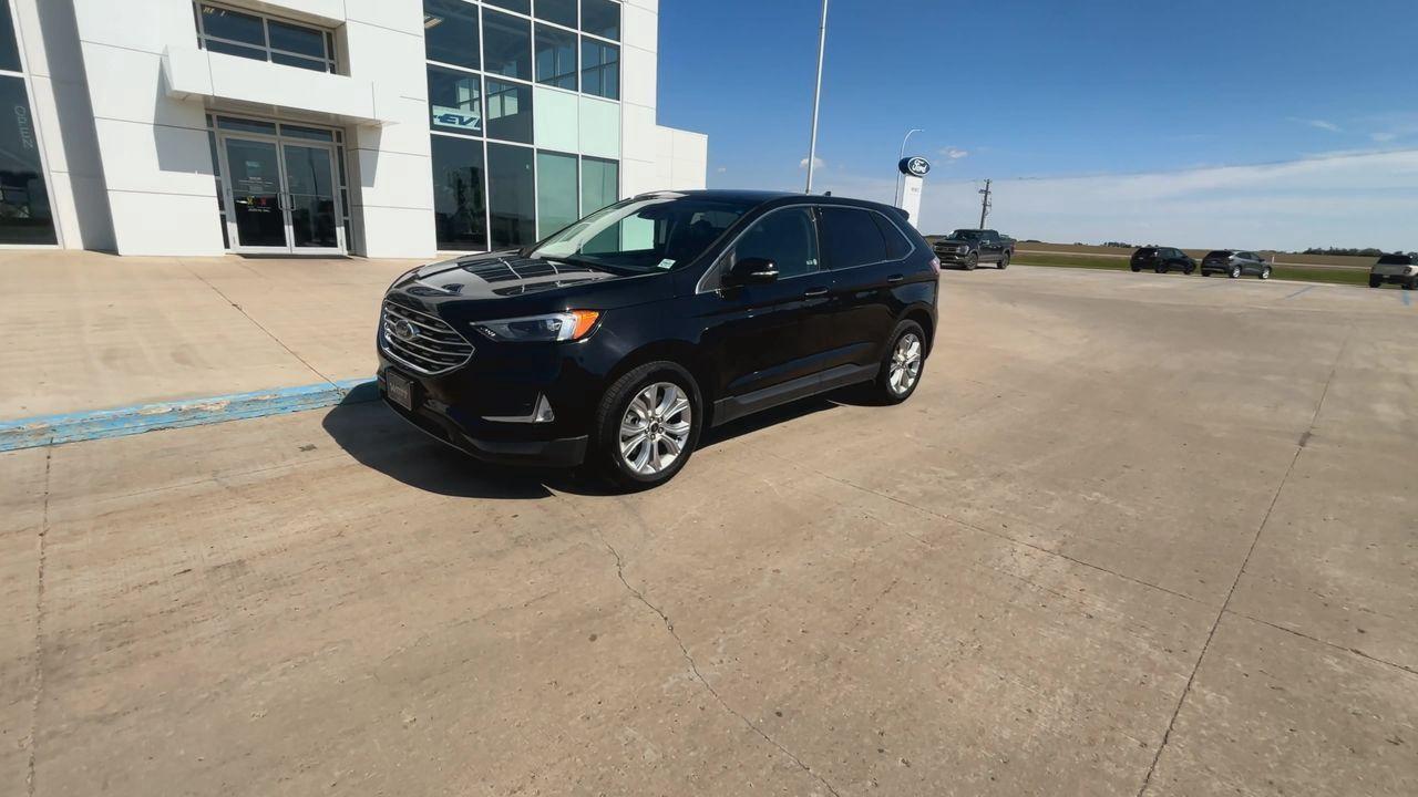 2023 Ford Edge Titanium AWD Photo3