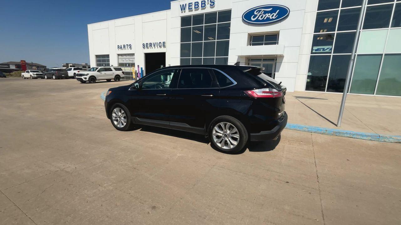 2023 Ford Edge Titanium AWD Photo5