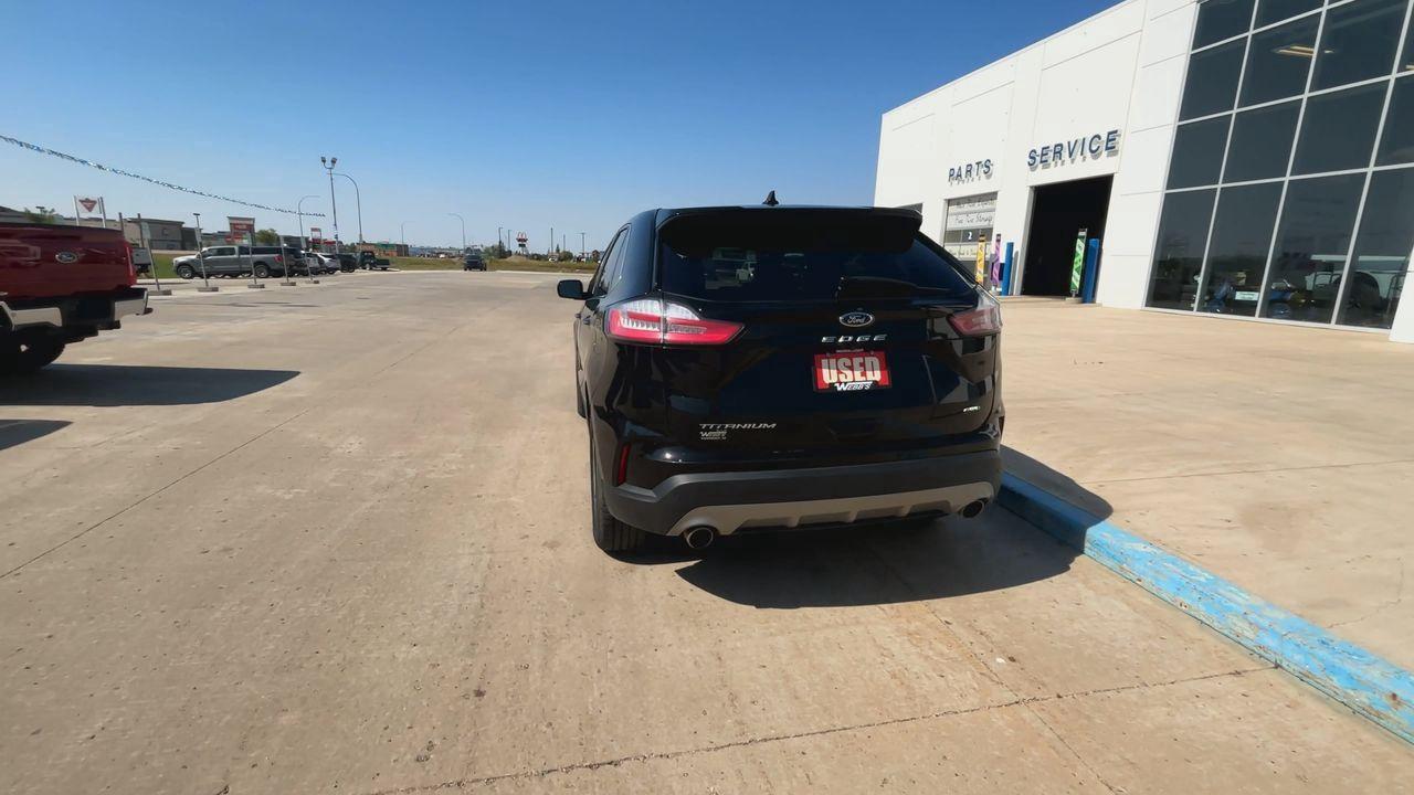 2023 Ford Edge Titanium AWD Photo5