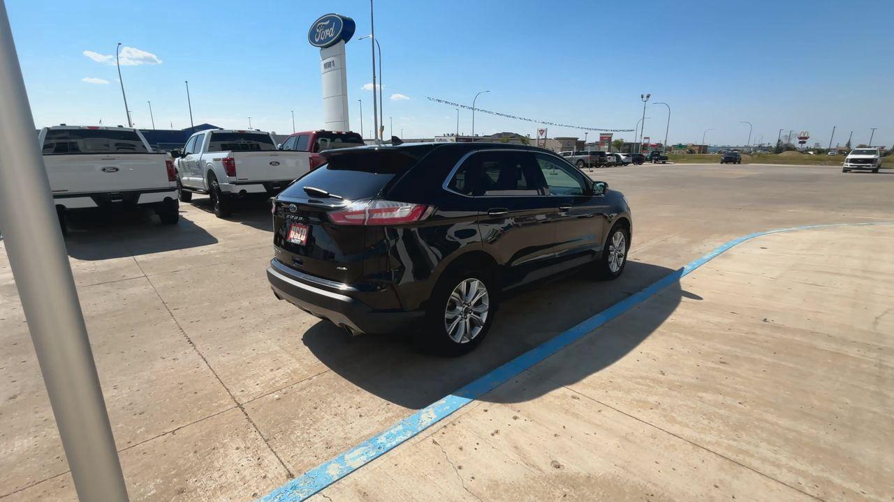 2023 Ford Edge Titanium AWD Photo5