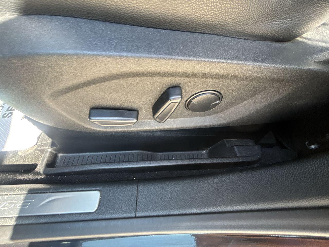 2023 Ford Edge Titanium AWD Photo5