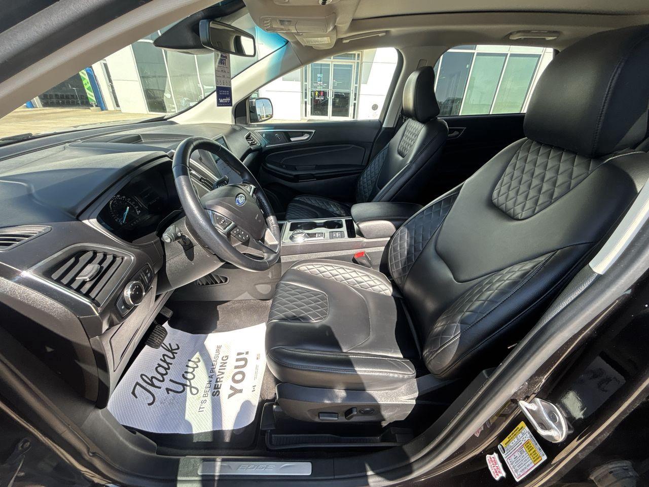 2023 Ford Edge Titanium AWD Photo5