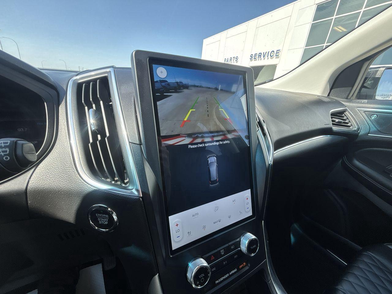 2023 Ford Edge Titanium AWD Photo5