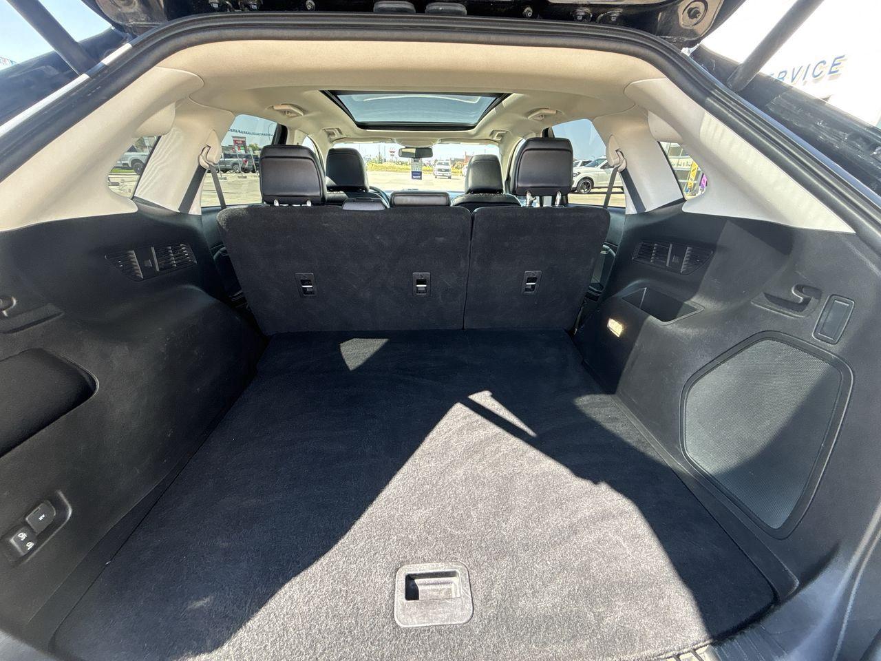 2023 Ford Edge Titanium AWD Photo5