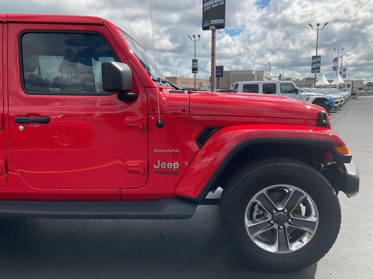 2022 Jeep Wrangler Unlimited SAHARA / RMT START / HTD SEATS & WHEEL Photo3