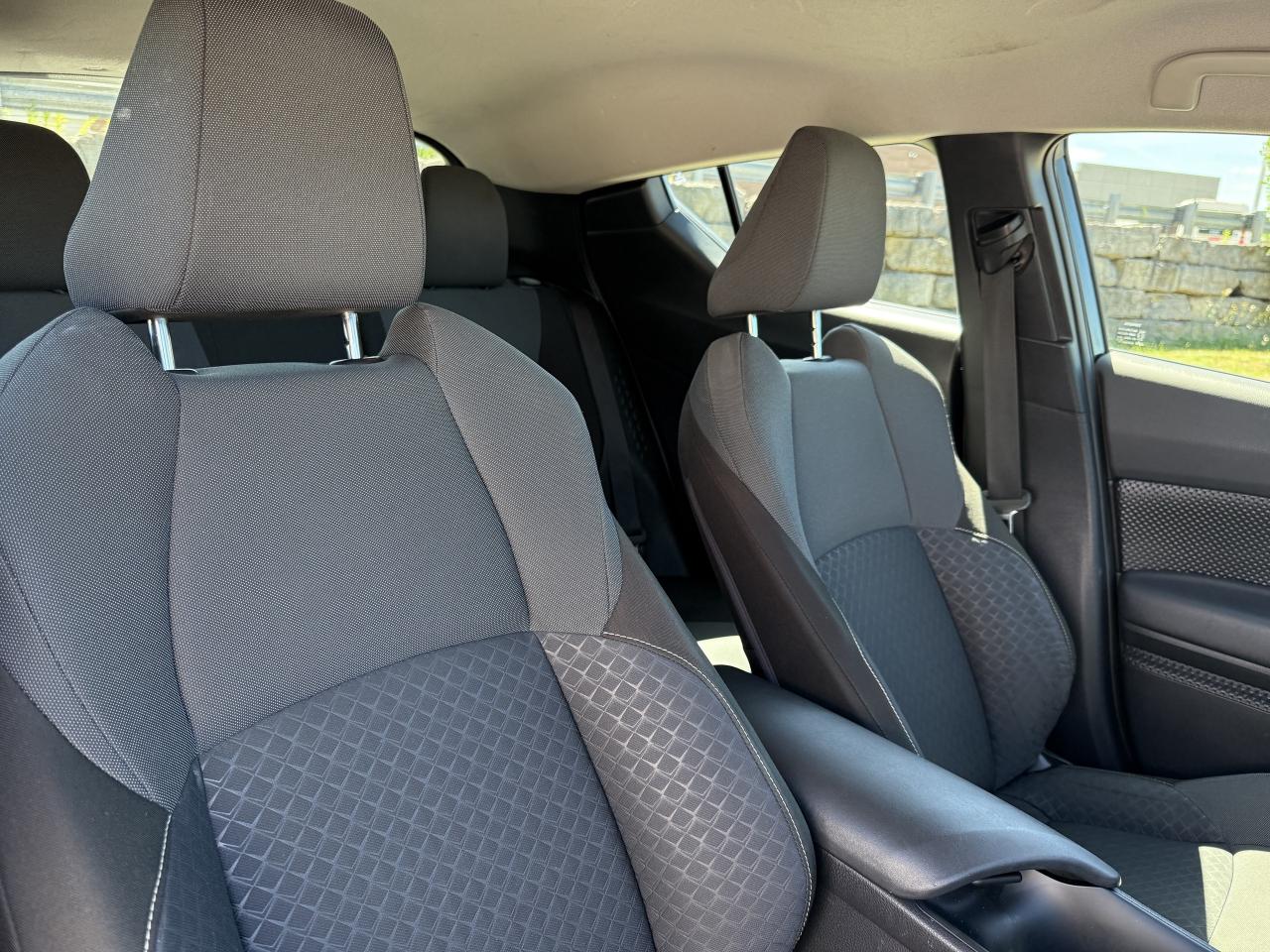 2021 Toyota C-HR LE | BACK UP CAMERA | TOUCH SCREEN | Photo