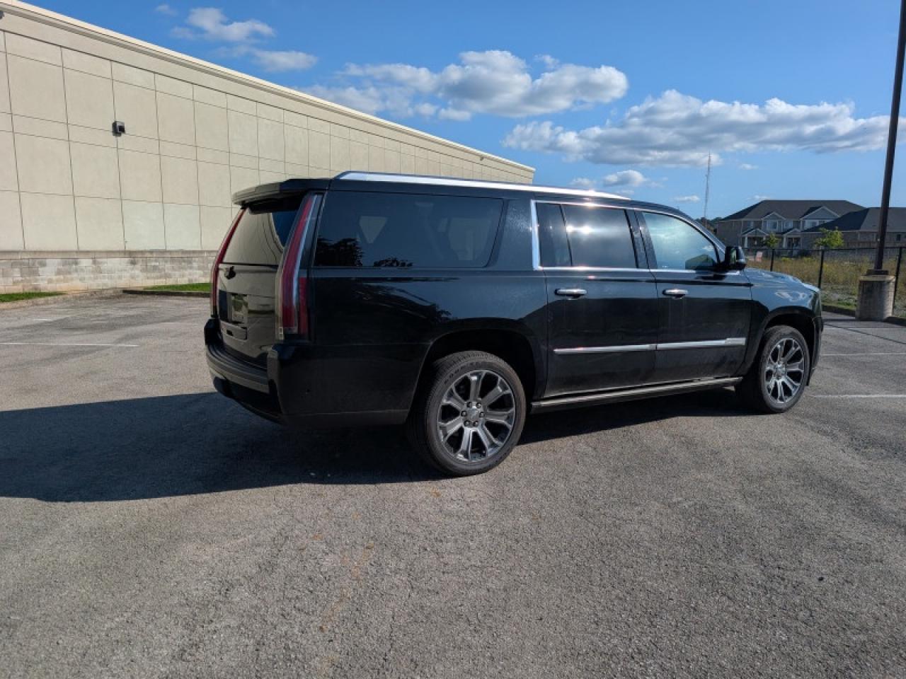 2018 Cadillac Escalade ESV Premium  **REAR ENTERTAINMENT** Photo4