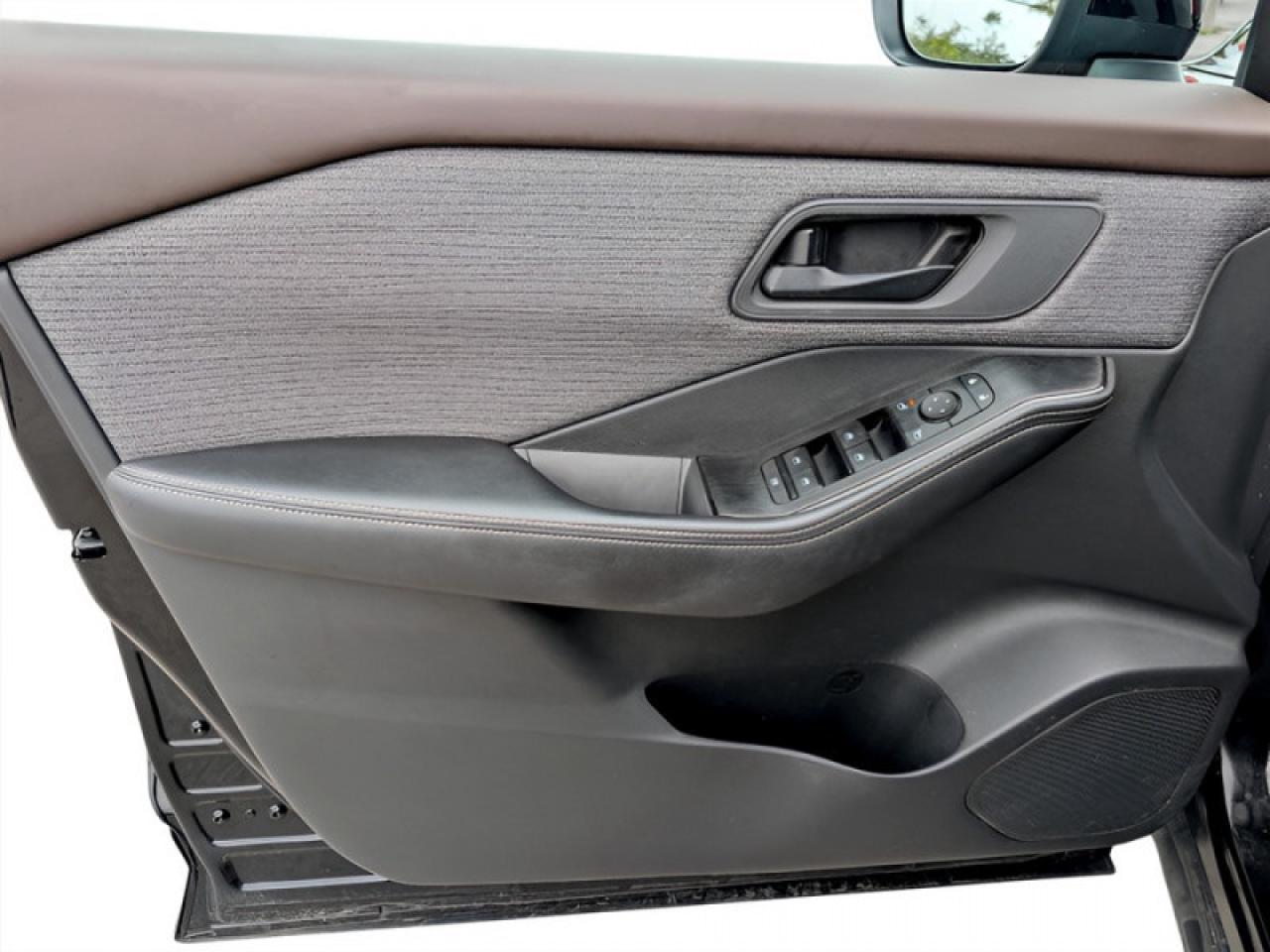 2022 Nissan Rogue S  **APPLE CP - BLIND SPOT** Photo