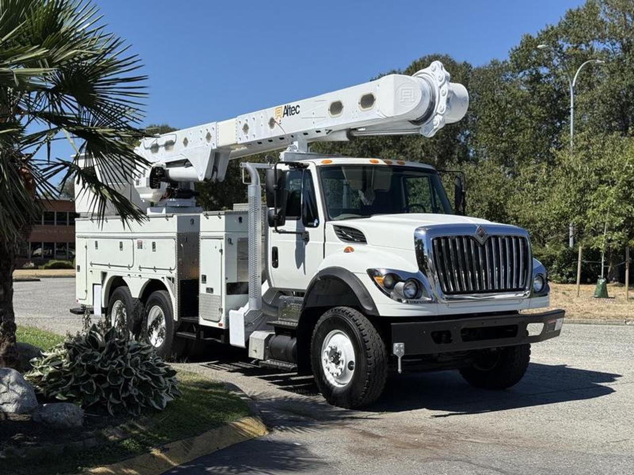 2013 International 7400 Workstar Altec Bucket Truck with Air Brakes, 9.3L, 6 cylinder, 2 door, automatic, 6X4, air conditioning, AM/FM radio, white exterior, grey interior, vinyl. GVWR 24,494 kg / 54,000 lbs, Bucket platform capacity 700 lbs, platform height 56 ft. Bucket certification valid until March 5, 2026. This item is currently OFFSITE. You must register an appointment with our office to schedule an offsite viewing. Appointments must be made a minimum of one business day in advance (and as defined by the days that Repo.com is open for business) before your appointment can be scheduled and confirmed. We may, at our own discretion, instead opt to transport smaller items to Repo.coms main yard for viewing purposes.  $59,820.00 plus $375 processing fee, $60,195.00 total payment obligation before taxes.   Listing report, warranty, contract commitment cancellation fee, financing available on approved credit (some limitations and exceptions may apply). All above specifications and information is considered to be accurate but is not guaranteed and no opinion or advice is given as to whether this item should be purchased. We do not allow test drives due to theft, fraud, acts of vandalism and undetectable impaired driving. Instead we provide the following benefits: Complimentary Warranty (with options to extend), Limited Money Back Satisfaction Guarantee on Fully Completed Contracts, Contract Commitment Cancellation, and an Open-Ended Sell-Back Option. Ask seller for details or call 604-522-REPO(7376) to confirm listing availability.