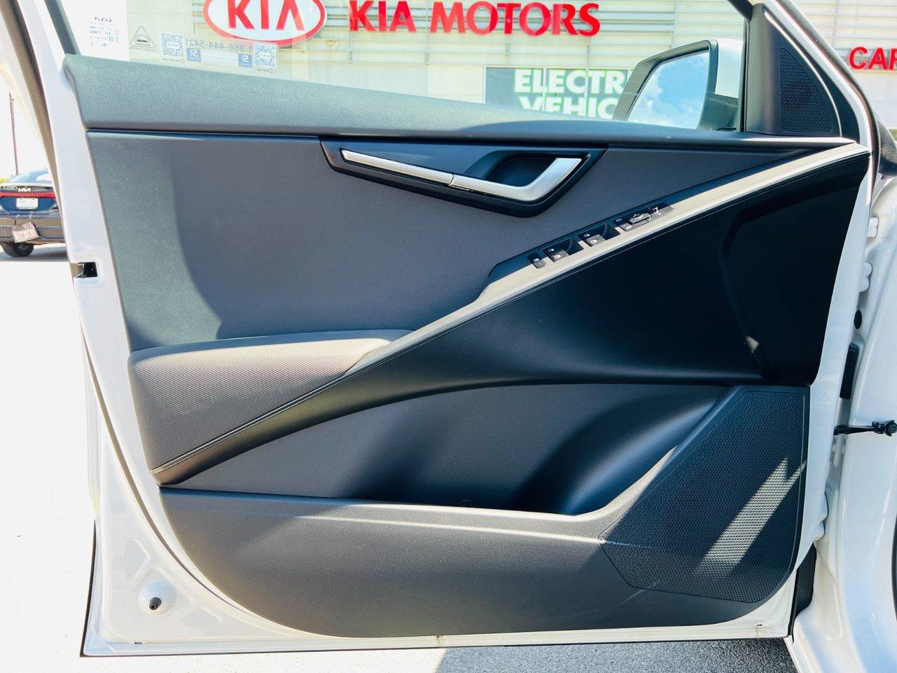 2025 Kia NIRO HEV LX Photo