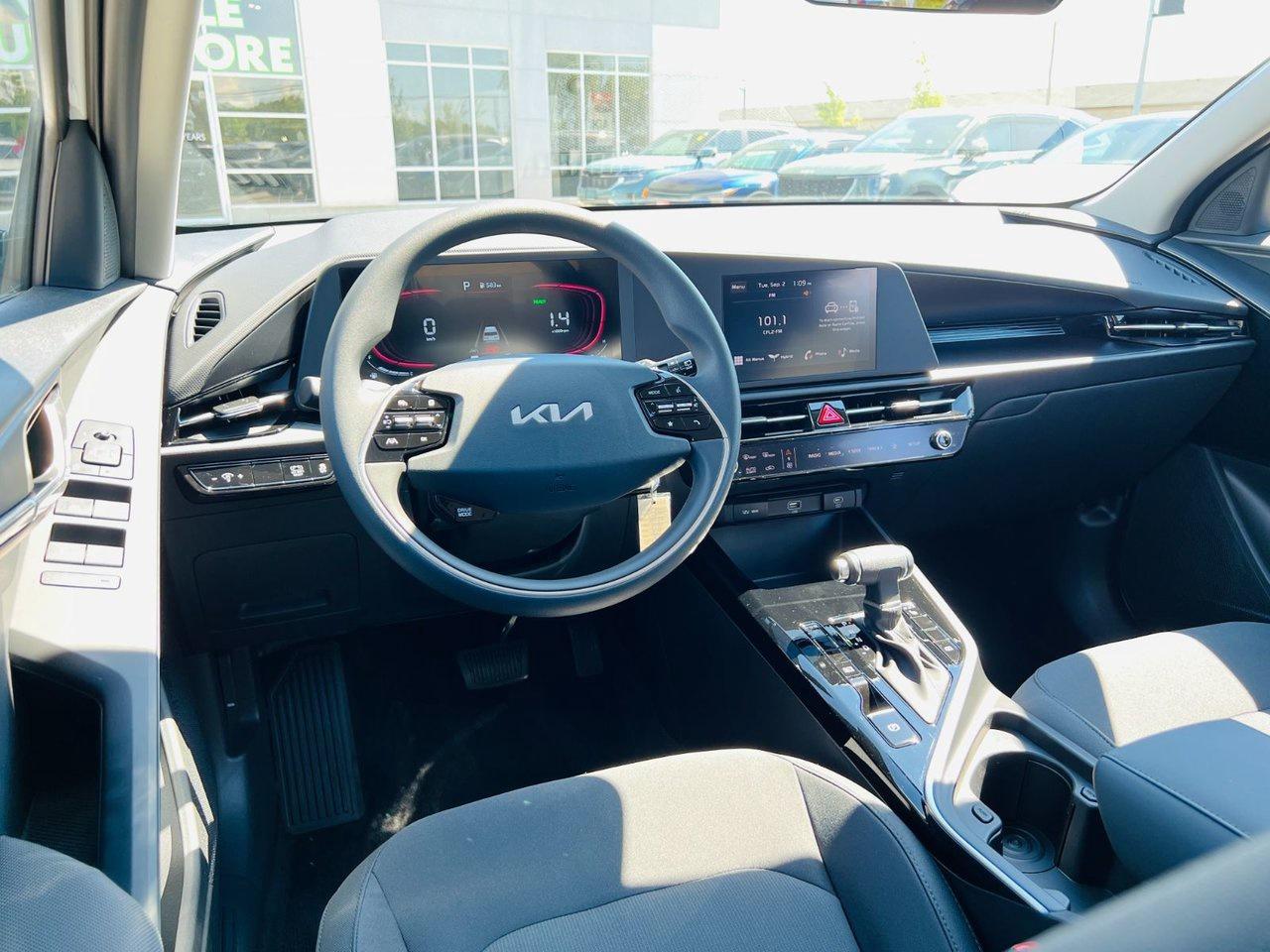 2025 Kia NIRO HEV LX Photo