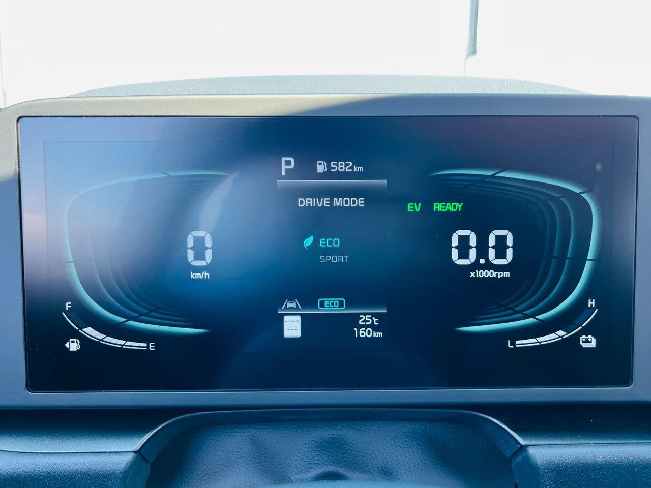 2025 Kia NIRO HEV LX Photo