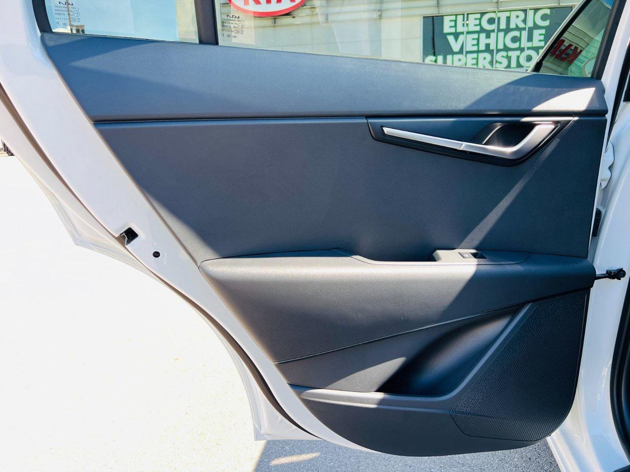 2025 Kia NIRO HEV LX Photo