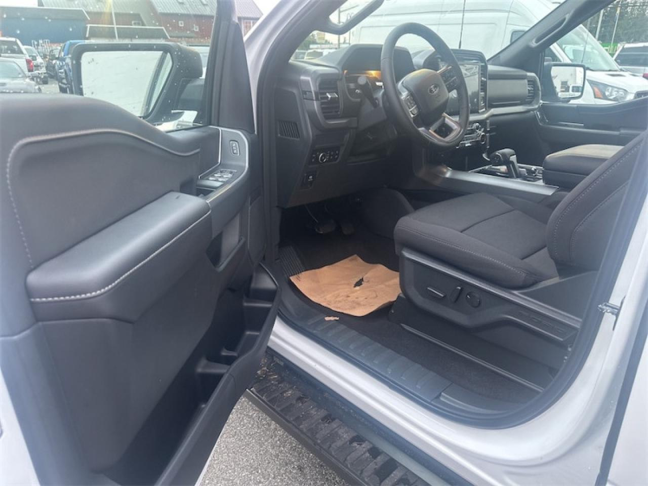 2025 Ford F-150 XLT Photo5