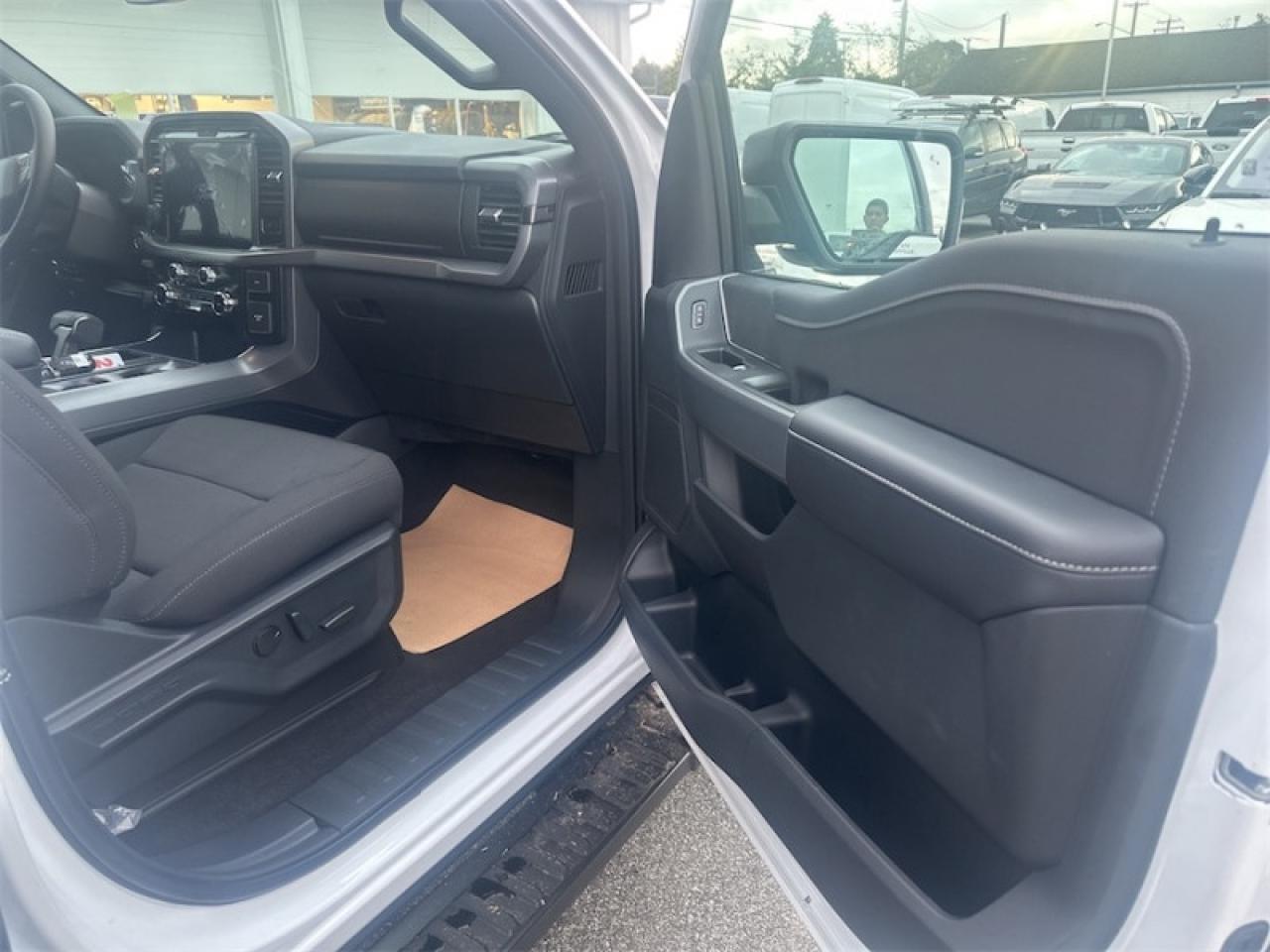 2025 Ford F-150 XLT Photo5