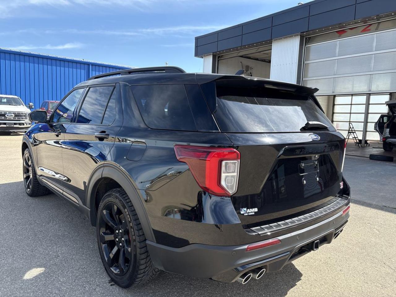 2023 Ford Explorer ST Photo4