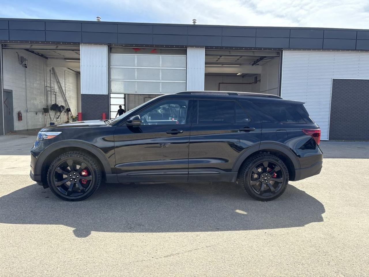2023 Ford Explorer ST Photo5