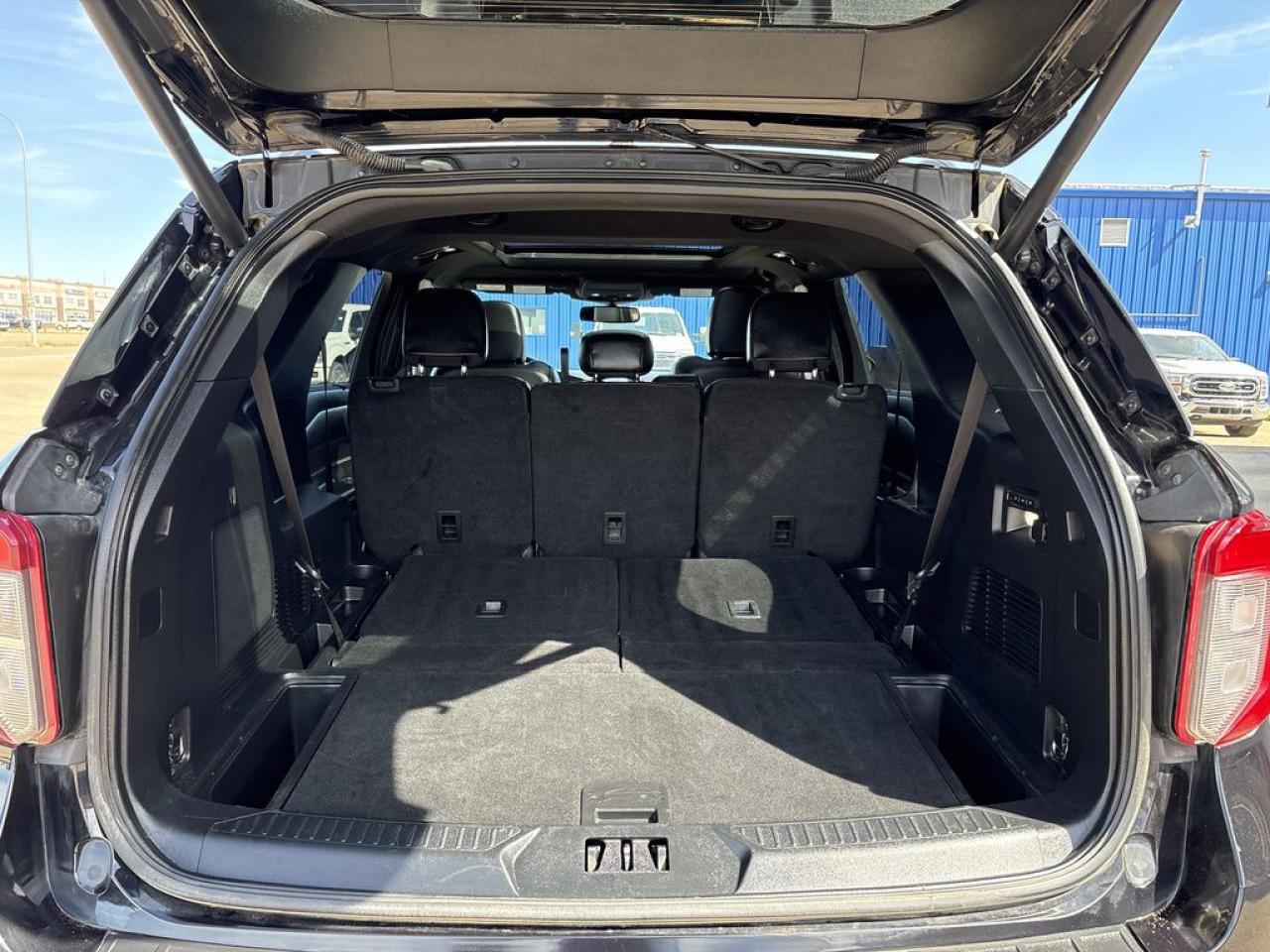 2023 Ford Explorer ST Photo5