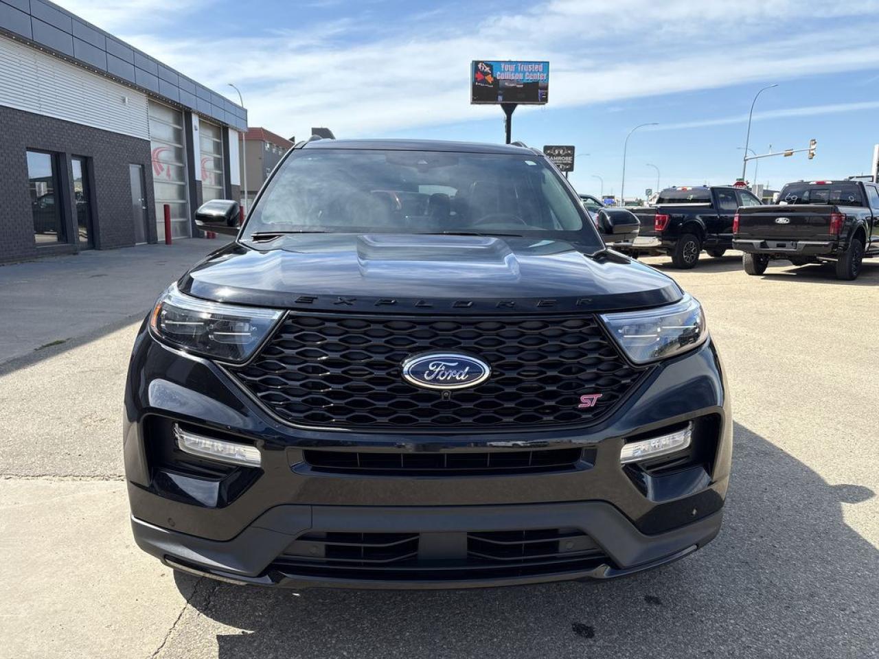 2023 Ford Explorer ST Photo5