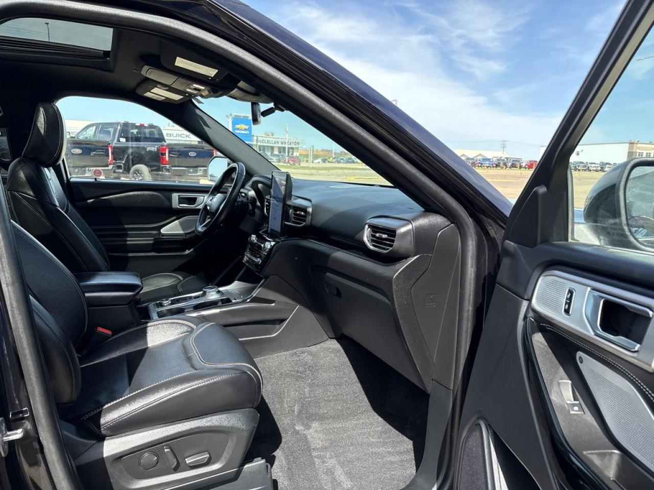 2023 Ford Explorer ST Photo5