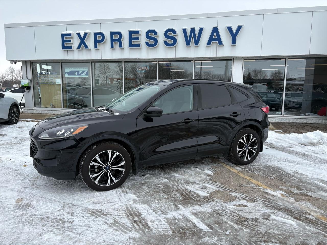 2021 Ford Escape SE, AWD, HYBRID, SE SPORT PACKAGE! 19" RIMS! Photo0