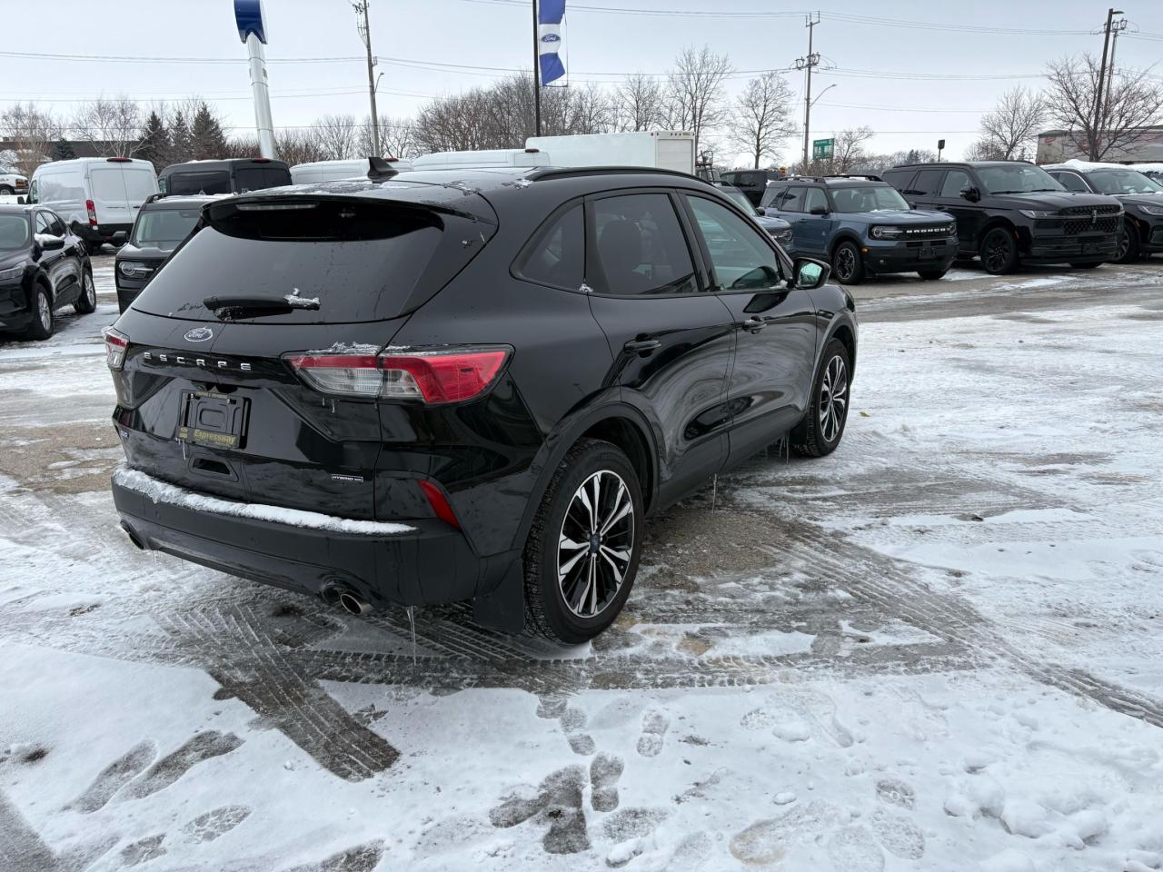2021 Ford Escape SE, AWD, HYBRID, SE SPORT PACKAGE! 19" RIMS! Photo5