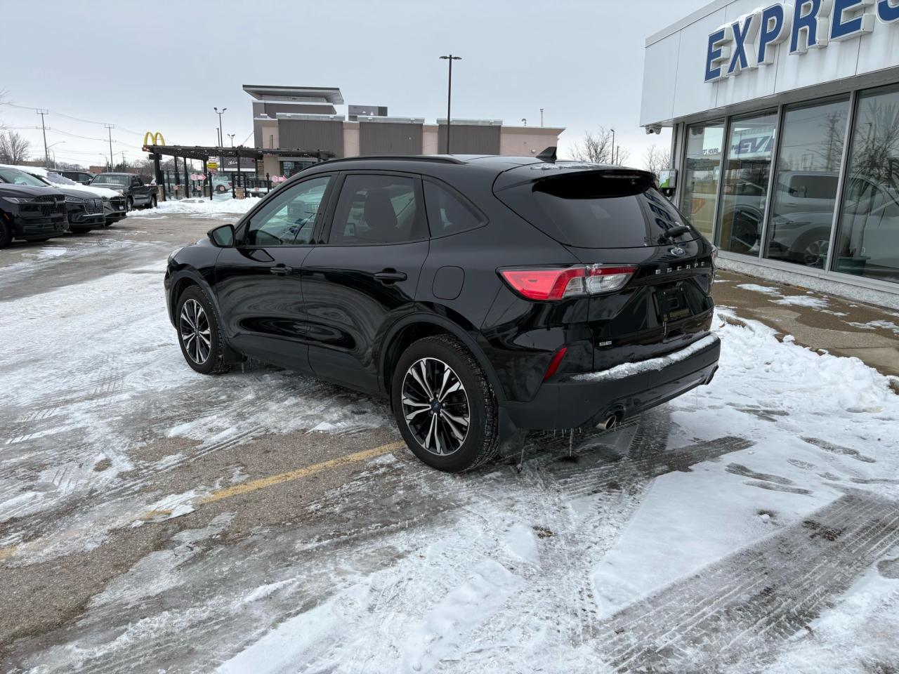 2021 Ford Escape SE, AWD, HYBRID, SE SPORT PACKAGE! 19" RIMS! Photo5