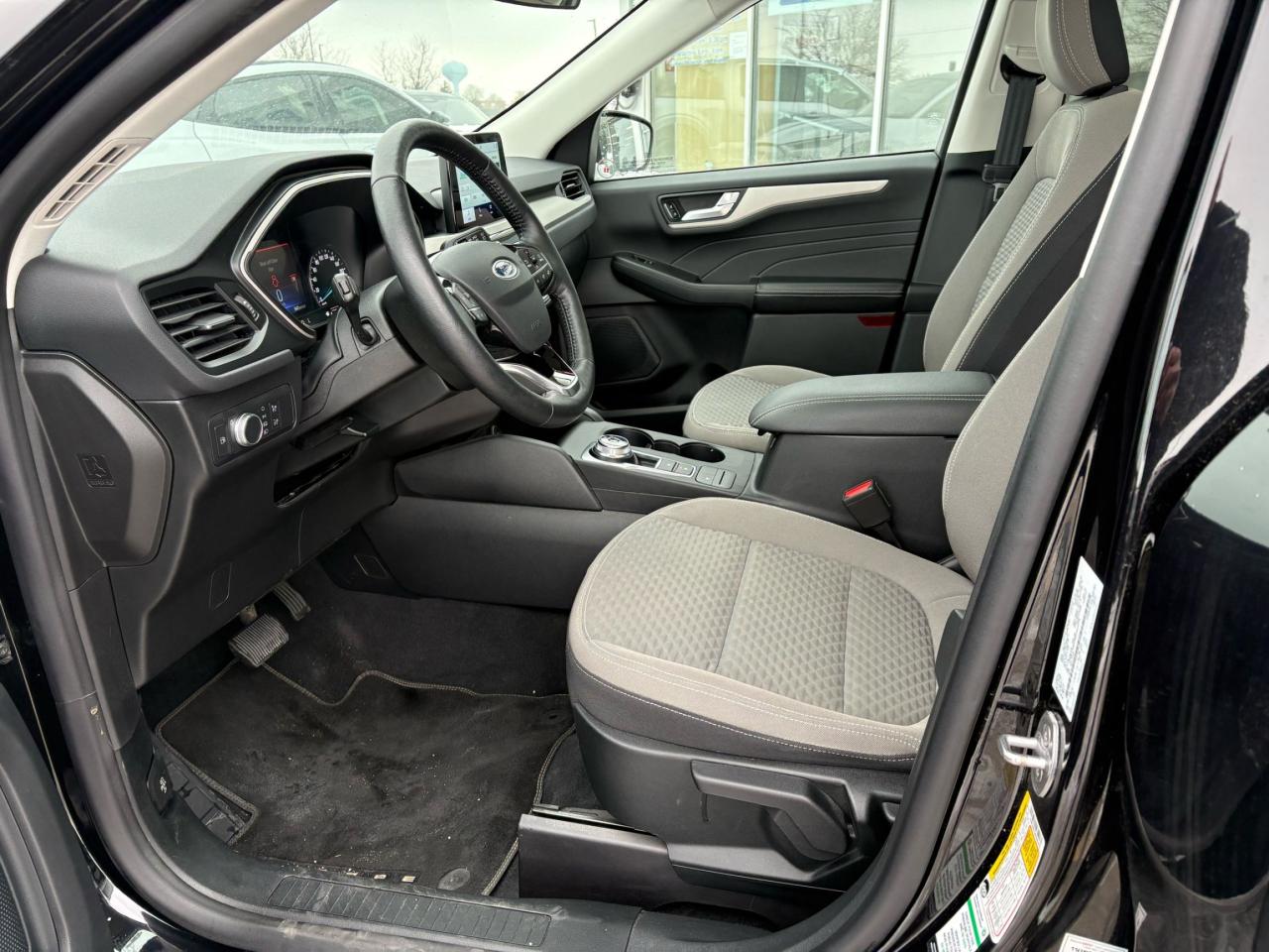 2021 Ford Escape SE, AWD, HYBRID, SE SPORT PACKAGE! 19" RIMS! Photo5